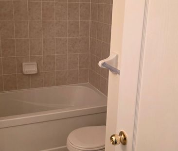 For Lease - 27 Shiff Cres N/A, Brampton, Ontario - Photo 6