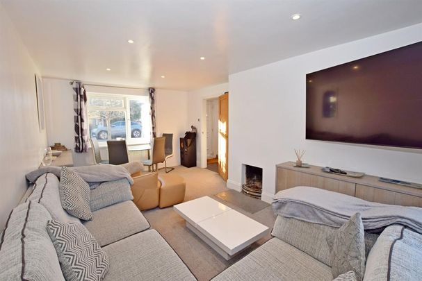 2 bedroom end of terrace house to rent - Photo 1