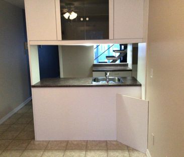 Logement grand 3 1/2 avec 2 salle eau sur 2 étage près du parc vict... - Photo 1