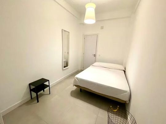 Calle Bustos Tavera, Sevilla, Andalusia 41003 - Photo 1