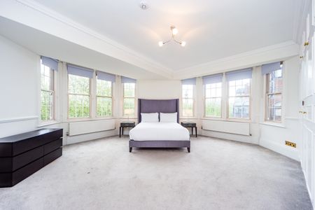 A beautiful five-bedroom apartment located on the fourth floor in St John’s Wood, London NW - Photo 5