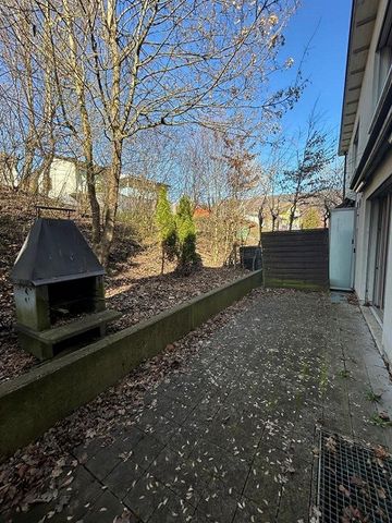 Wohnen im Grünen - grosszügige 4.5-Zi-Wohnung mit Gartensitzplatz - Foto 4
