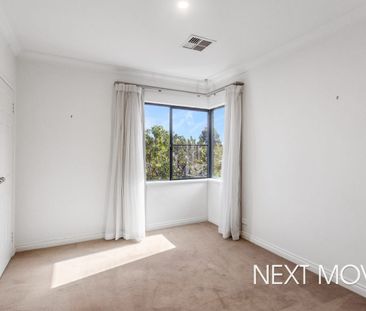 Elegant Family Living in the Heart of Applecross - Photo 2