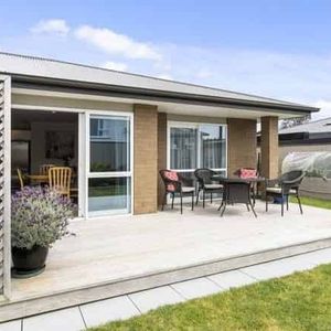 Modern 4 Bedroom Home In Westown - Photo 2