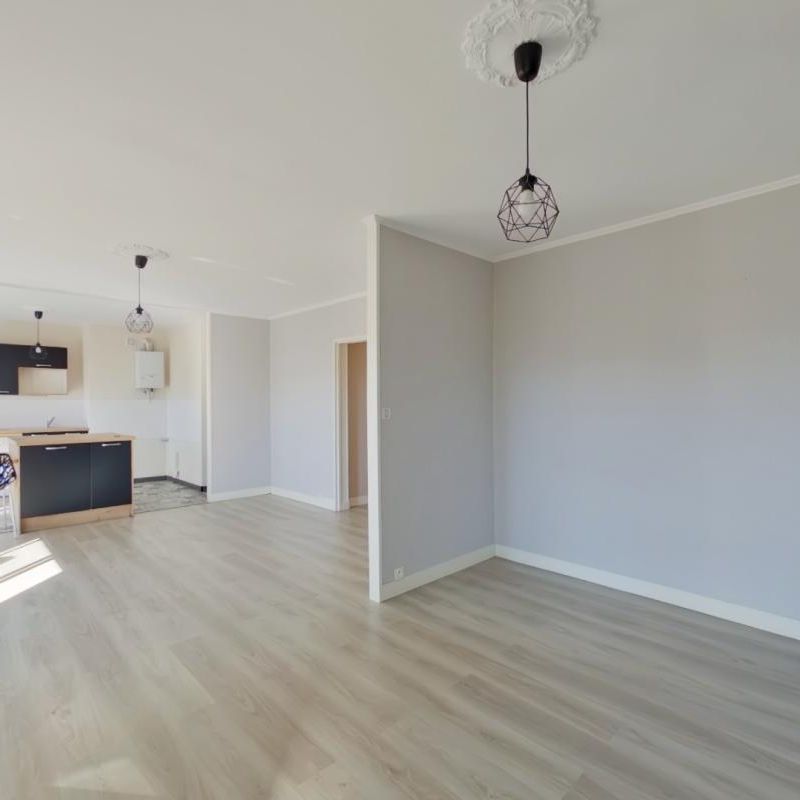 Location Appartement 3 pièces 74m² CHATELLERAULT 86100 - Photo 1