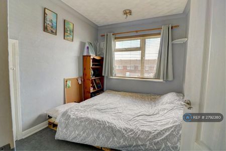 2 bedroom maisonette to rent - Photo 3