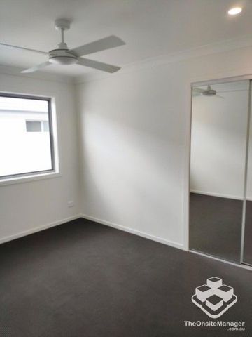 Executive Modern Designed Family Home - Photo 3