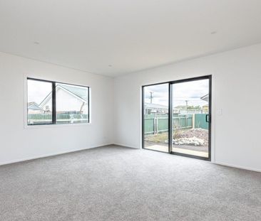 Modern Tawhero home - Photo 2