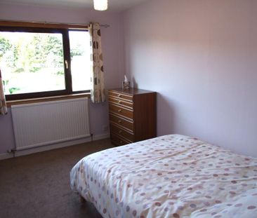 4 bedroom semi-detached house to rent - Photo 3
