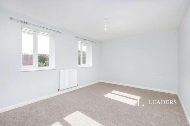 Weavers Close, BN21 - Photo 1