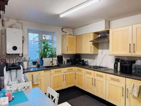 Spearing Road, High Wycombe, HP12 - Photo 5