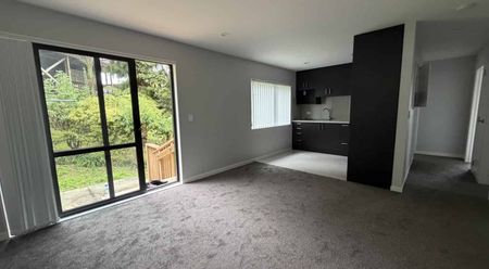 Lovely new 3 bedroom Home Titirangi - Photo 2