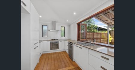 Beautiful Family Home in Heart of Taringa - Photo 4