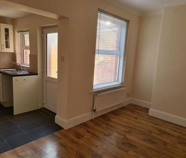 2 bedroom semi-detached house to rent - Photo 5