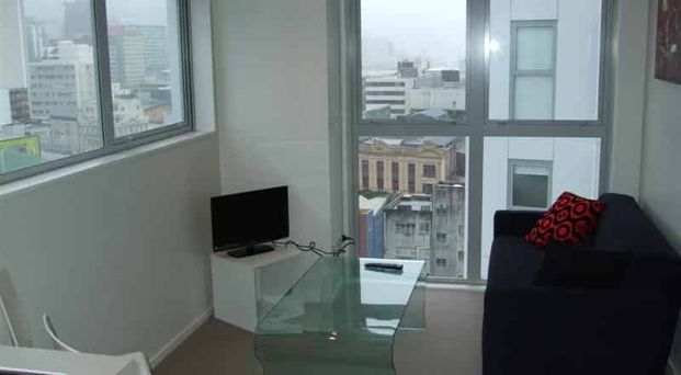 Bright apartment with wrap around balcony - Photo 1