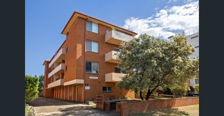 Comfortable Coastal Unit Close to Town - Photo 3