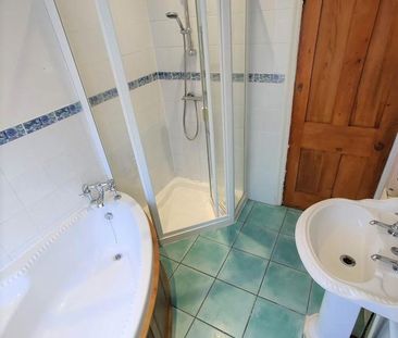 4 bedroom end of terrace house to rent - Photo 2