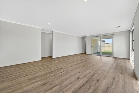 Coastal Living Meets Modern Comfort. - Photo 2