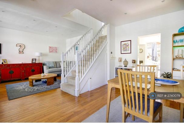 3 bedroom terraced house to rent - Photo 1