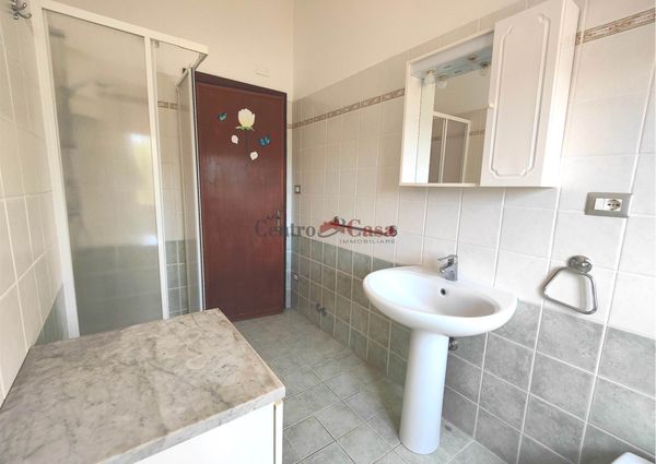 Appartamento con 2 camere, arredato.