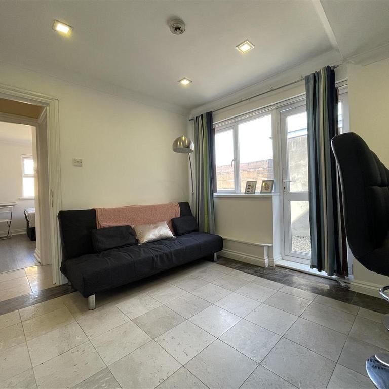 4 bedroom apartment to rent - Photo 1