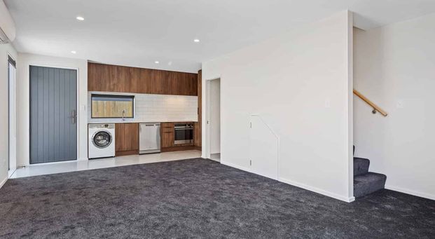 Modern Two-bedroom Townhouse with Off-Street Park Edgeware - Photo 1