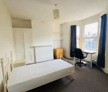 4 bedroom terraced house to rent - Photo 4