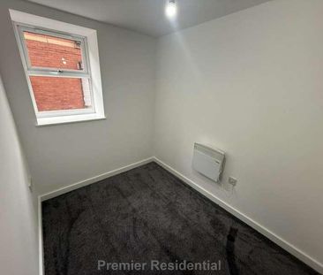 Stand Lane, Radcliffe, M26 - Photo 1