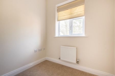 4 bedroom House To Let - Photo 3