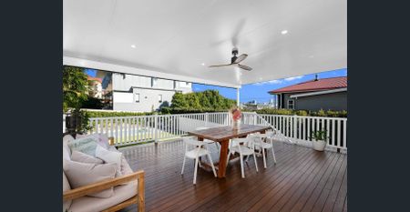 Charming Queenslander with Pool in Coorparoo - Photo 2