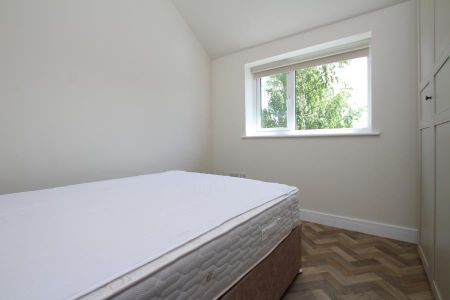 7 bedroom semi-detached house to rent - Photo 2