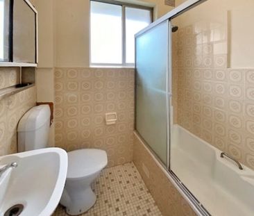 Spacious & Convenient 2-Bedroom Unit in North Parramatta - Photo 5