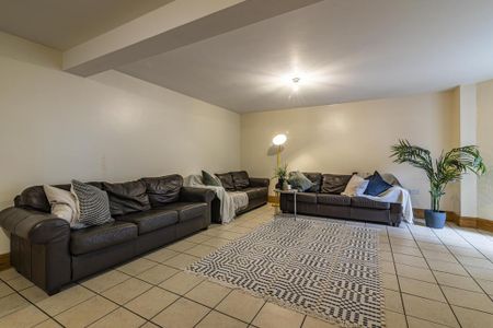 9 bedroom house to rent - Photo 2