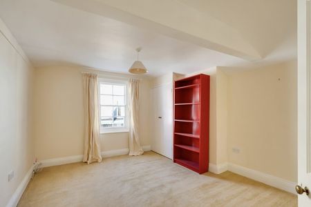 4 Bed House - Photo 3