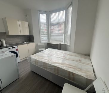 Studio Flat, La Rose Lane, N15 - Photo 1