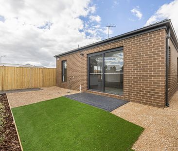 Modern Family Home - Photo 2