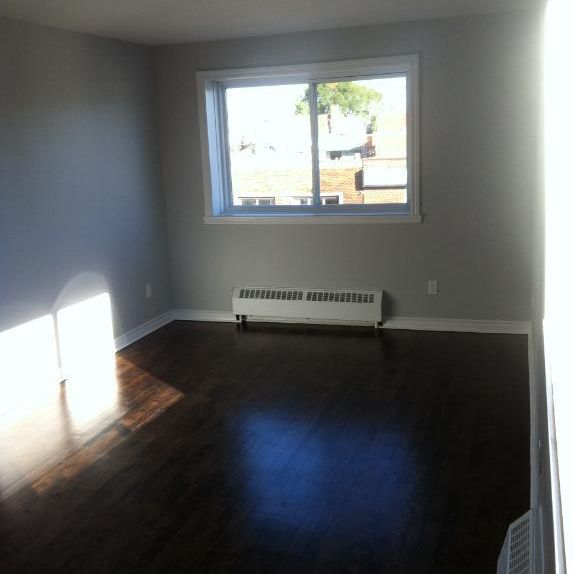 3½ Apartments Available - A louer • For Rent - Photo 1