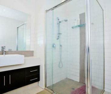 CHIC MODERN LIVING IN TOP LOCALE! - Photo 4