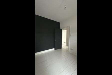 2 Bed Terraced House, Wall End Road, E6 - Photo 3