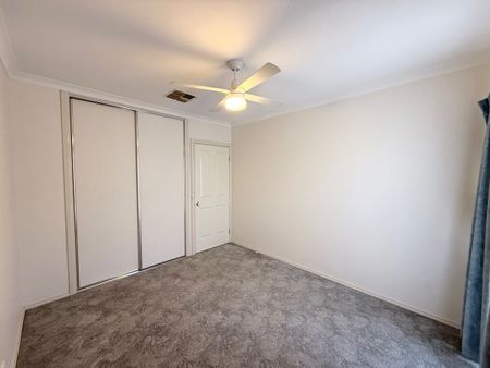 Quality Townhouse ~ Central Location - Photo 4