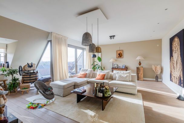 Ruim 219 m² en stijlvol duplex appartement met zonovergoten terrassen - Photo 1