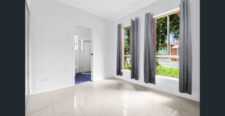 5 Bedrooms + study - Photo 2