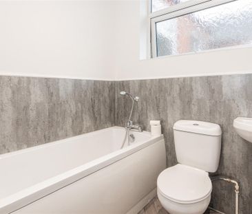 3 bed House - Mid Terrace To Let - Photo 5