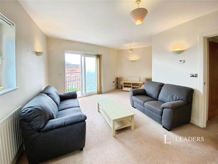 2 bedroom flat to rent - Photo 2