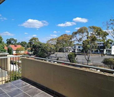16/2 Greenfield Drive, Clayton VIC 3168 - Photo 3