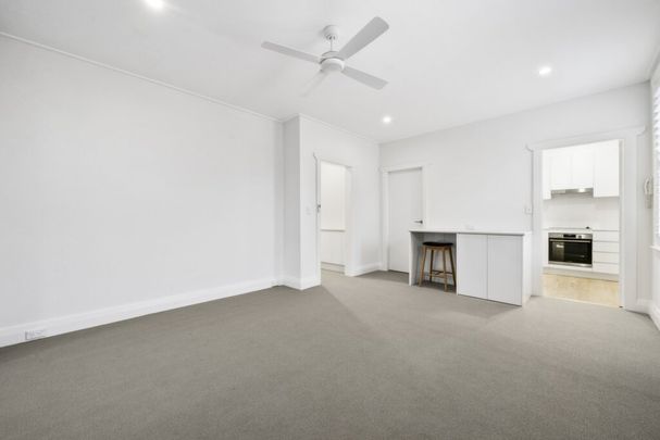 RENOVATED STUDIO IN PRIME LOCATION - BY APPOINTMENT - Photo 1
