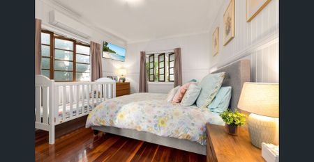 A Charming Family Home in a Leafy Holland Park West Pocket - Photo 5