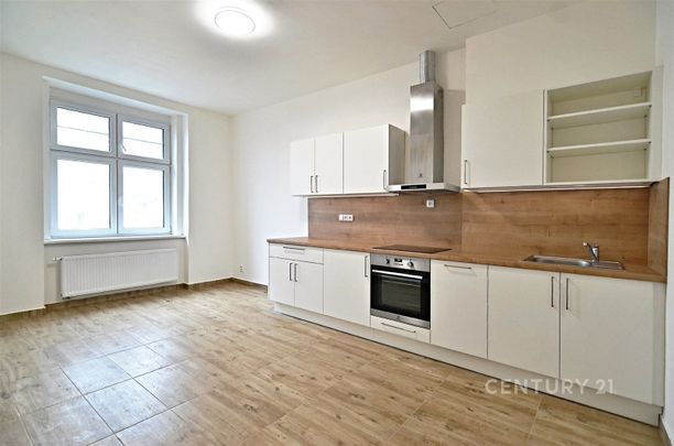 Pronájem bytu 3+1 86 m², Argentinská 822, Praha - Фото 1