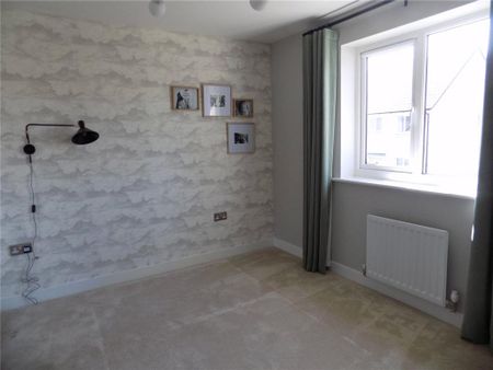 3 bedroom semi-detached house to rent - Photo 2