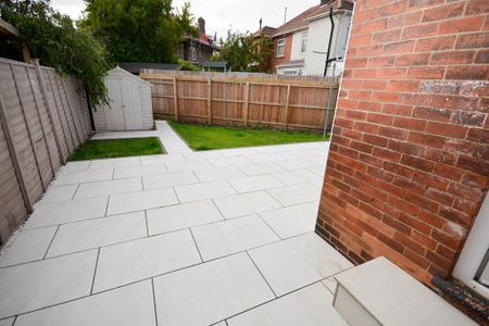 3 bedroom semi-detached house to rent - Photo 4